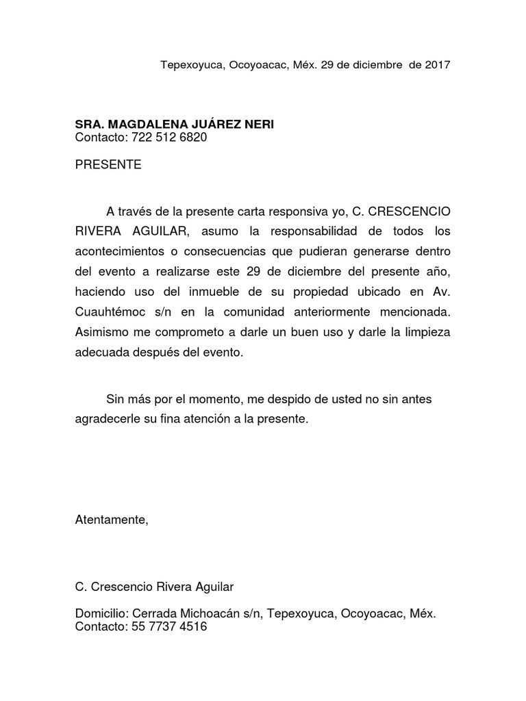 Persona entregando una carta responsiva notarialmente firmada