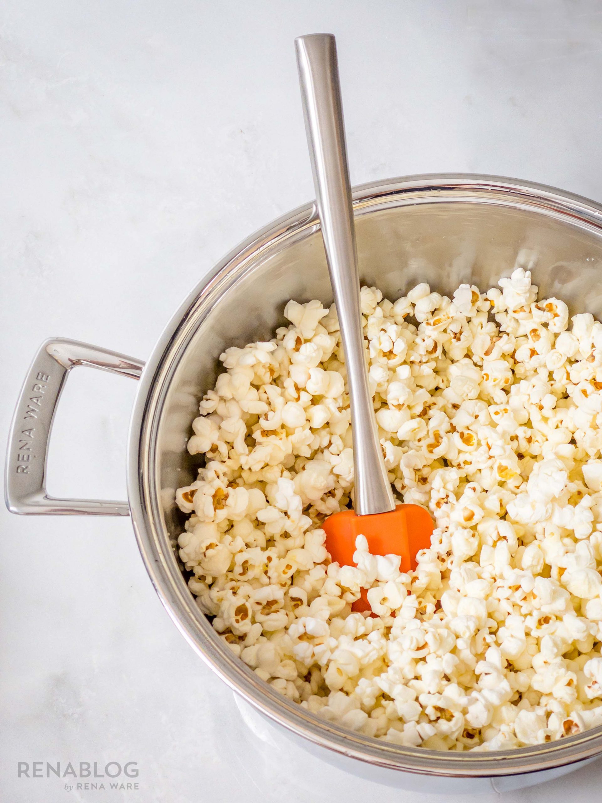 Maíz y palomitas en proceso de cocción