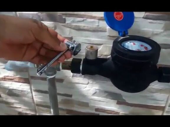 Cómo quitar el reductor de agua del medidor de forma segura y eficaz