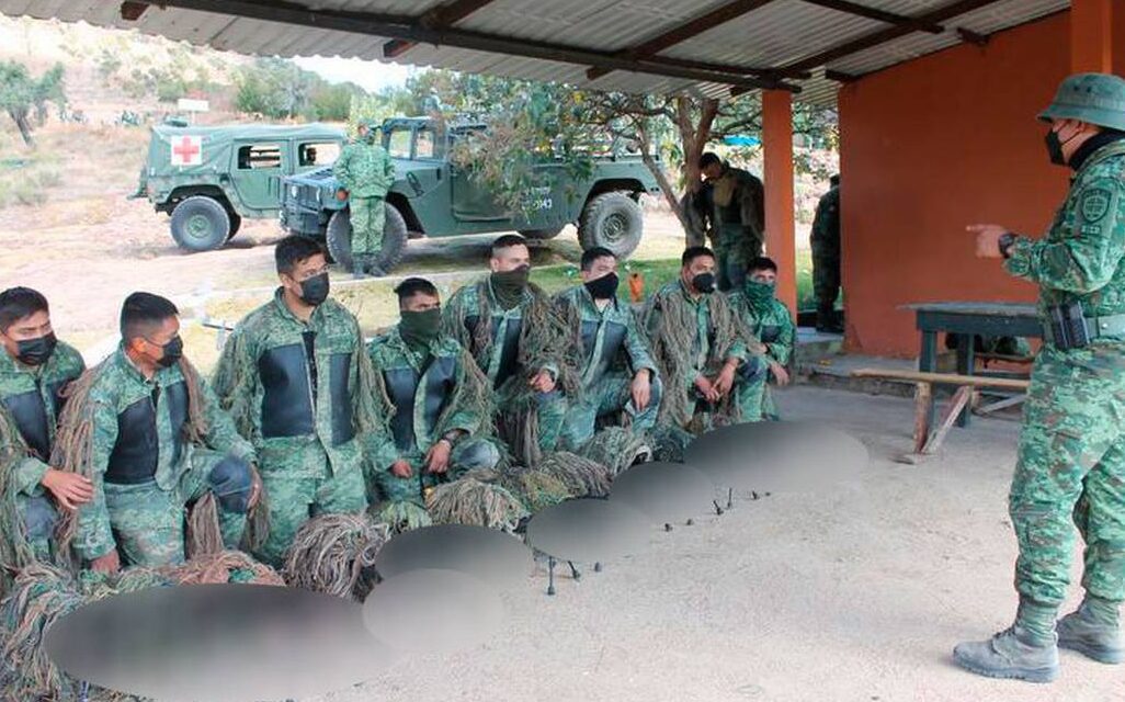 soldados entrenando en la zona militar puebla