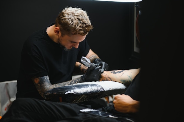 Qué impuestos paga un tatuador en México